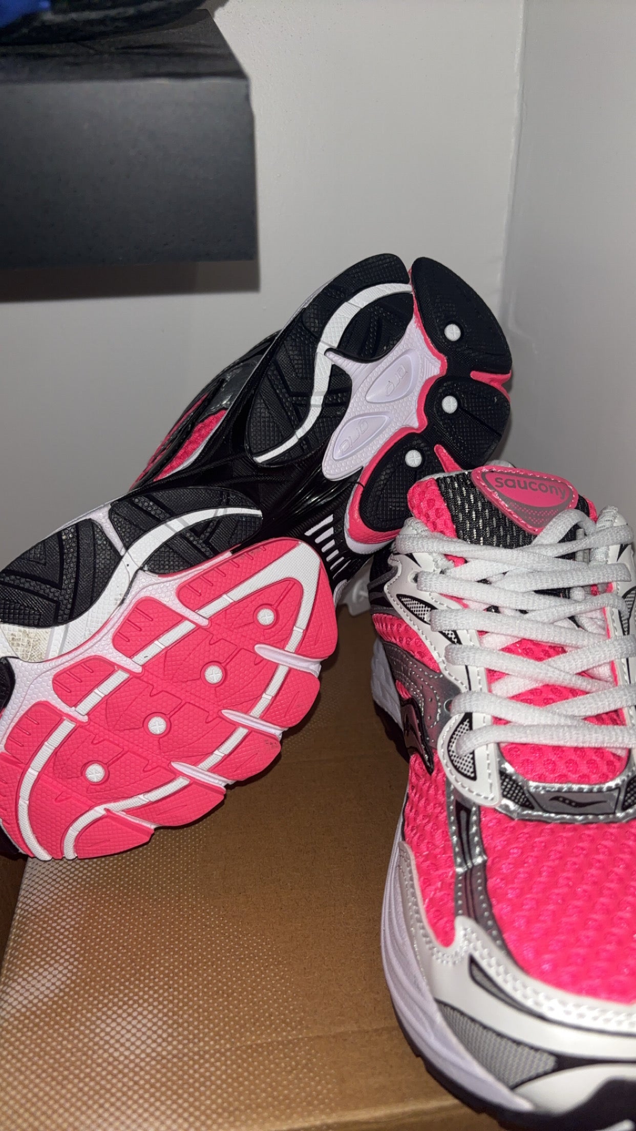 Saucony pink