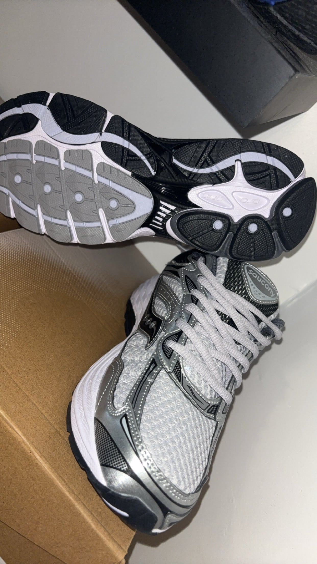 Saucony gris simple