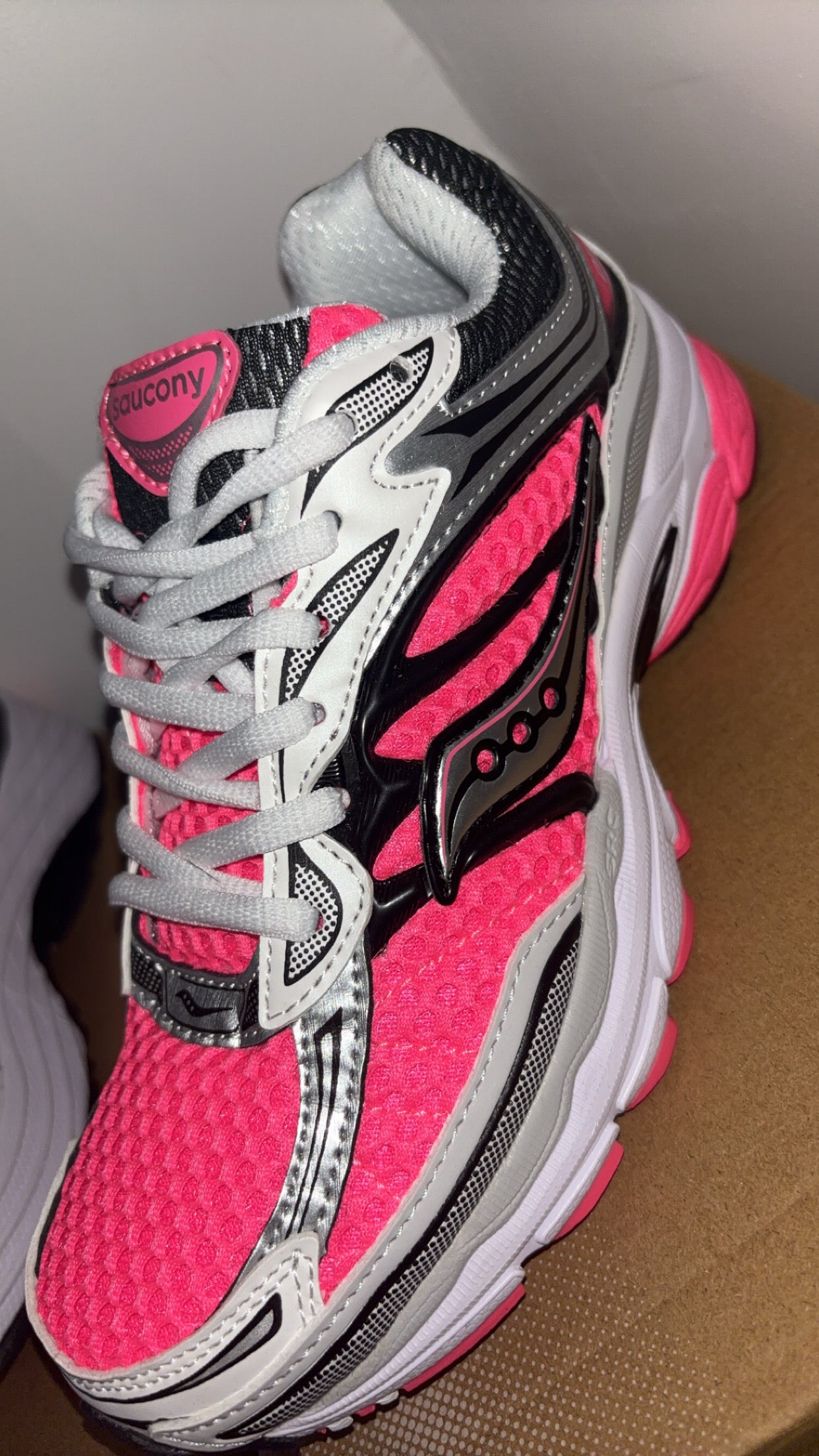 Saucony pink